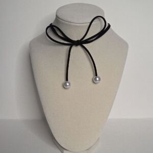 Pearl velvet choker necklace